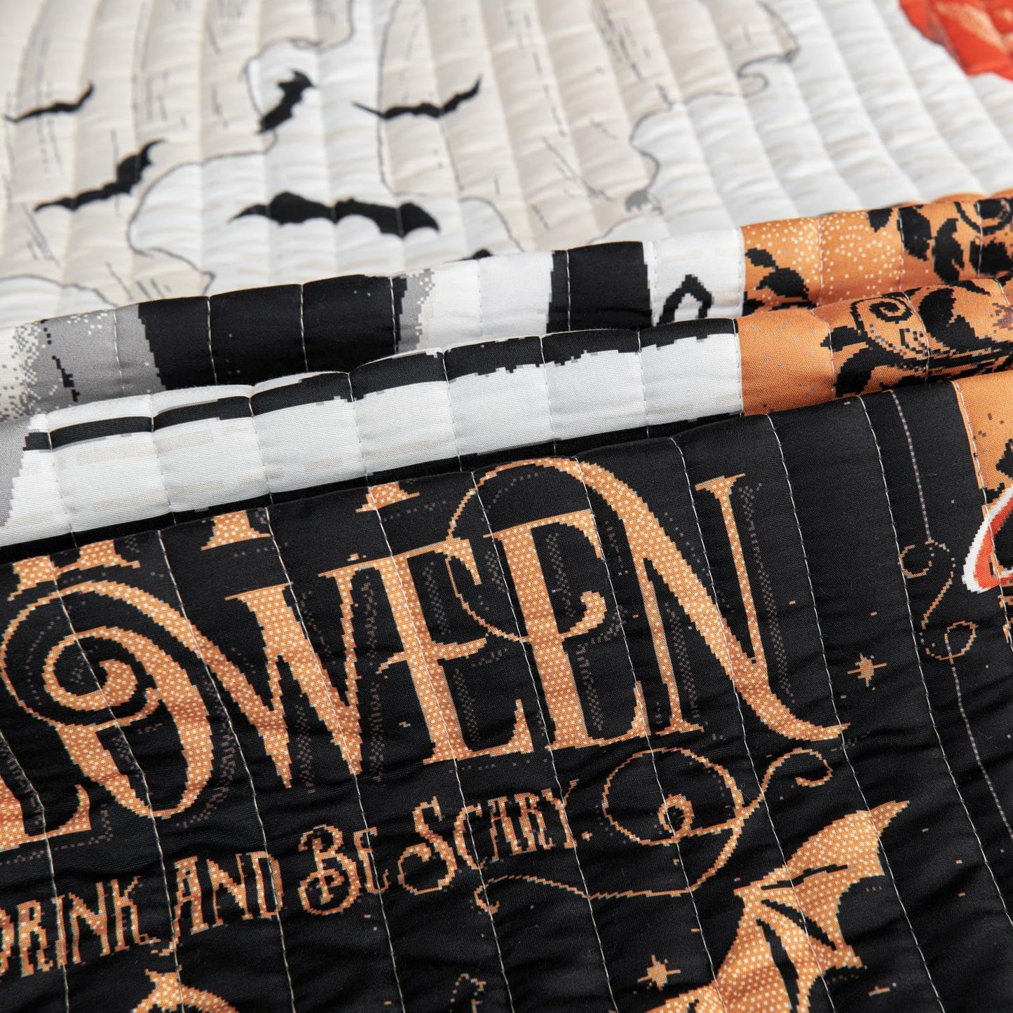 Cmfshape Halloween Quilt Set King Size,Black Reversible Quilt Bedding Set 3PCS,Bat Pumpkin Spider Festival Themed Bedspread King,Decorative Bedding Coverlet with 2 Pillow Shams(Black&White,104"x90")