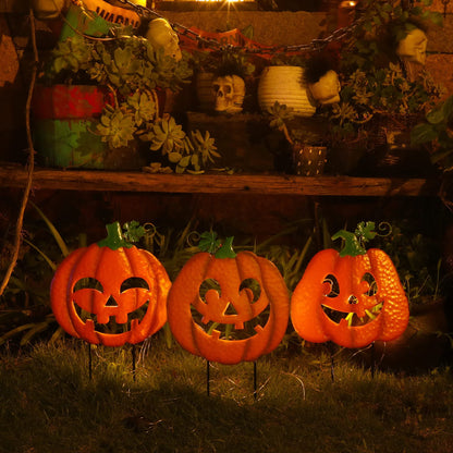 Juegoal 3 Pack Halloween Lighted Pumpkin Garden Stakes, Metal Jack-o-Lantern Light Up Outdoor Decor, Halloween Yard Signs with Battery Powered & Timer, Decorative Pumpkins Figurine for Lawn Pathway