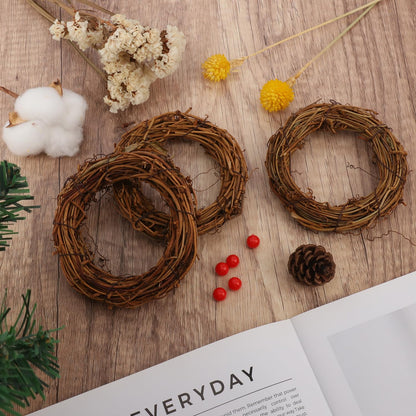Geytetqi 40 PCS Natural Grapevine Wreaths - 4 Inch Beautiful Vine Branch Wreath, Rattan Wreath, Grapevines Wreath Bulk, Ideal for DIY Crafts and Christmas Decorations, Ideal for Outdoor and Indoor Use