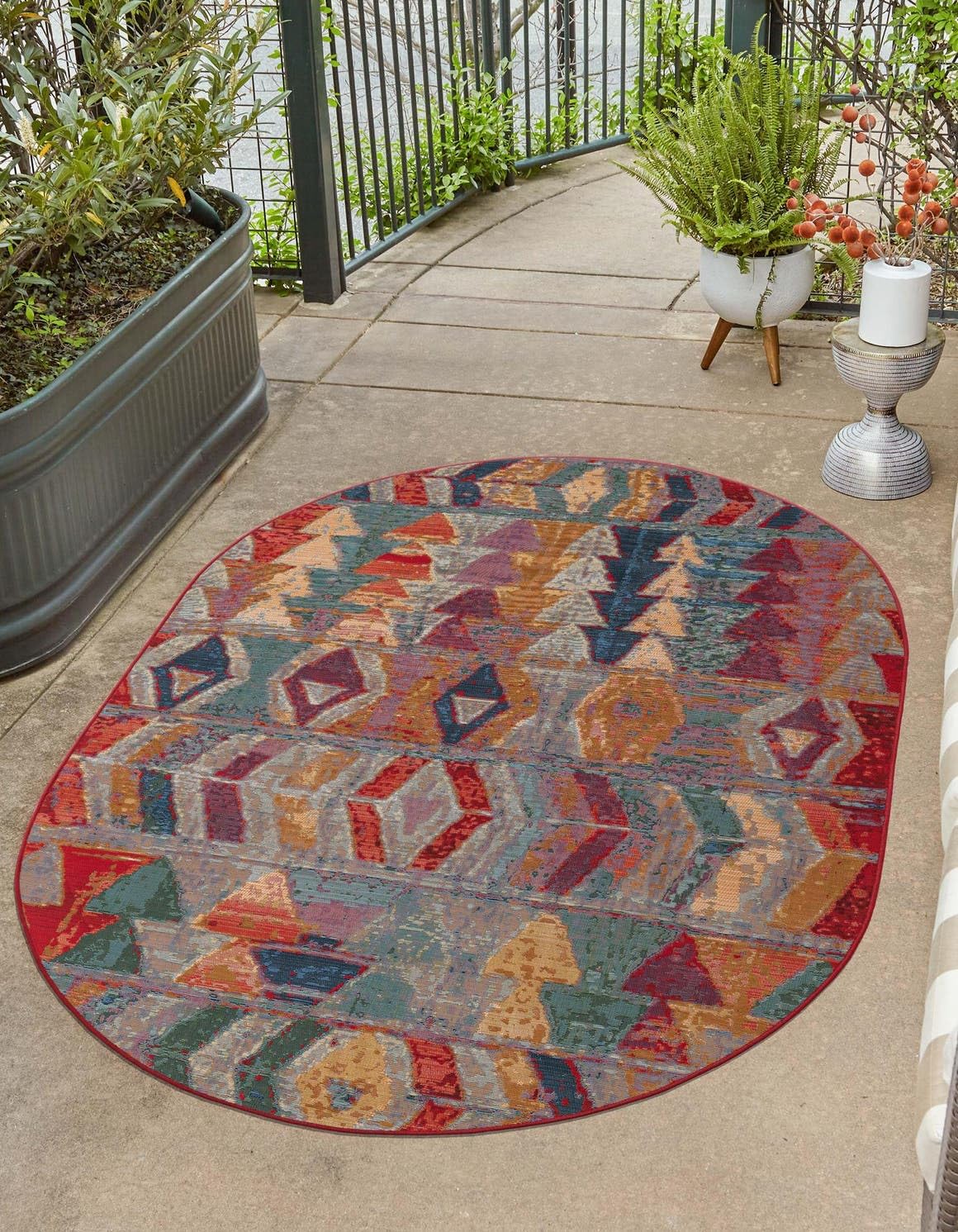 Unique Loom Outdoor Modern Collection Area Rug - Tamarindo (4' 1" x 6' 1" Oval Multi/Burgundy)
