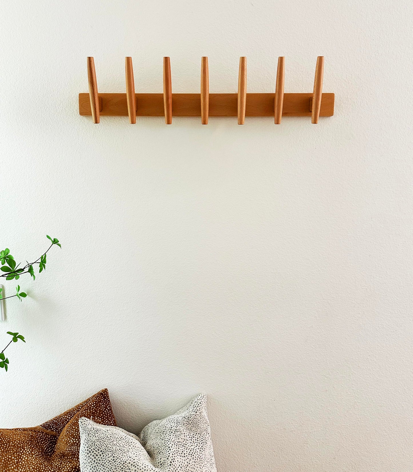 Flynt Ave. Wooden Wall Hook Rack with 7 Hooks, Solid Natural Wood Coat Rack, Mid-Century Modern Boho Wall Mounted Organizer, Heavy-Duty Entryway Storage, Heavy-Duty 22 lb Capacity