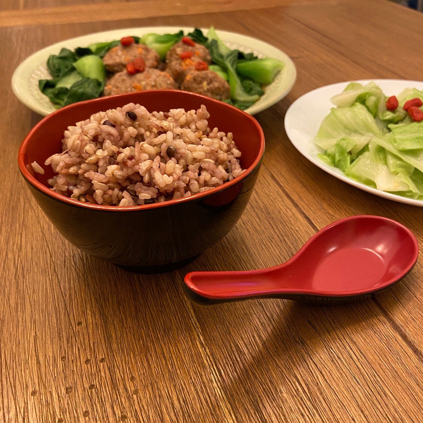 JapanBargain 2384, Set of 8 Soup Spoons Asian Japanese Chinese Wonton Soba Rice Pho Ramen Noodle Soup Spoons, Red/Black