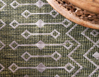 Unique Loom Outdoor Trellis Collection Area Rug - Tribal Trellis (6' 1" x 9' Rectangle, Green/ Natural)