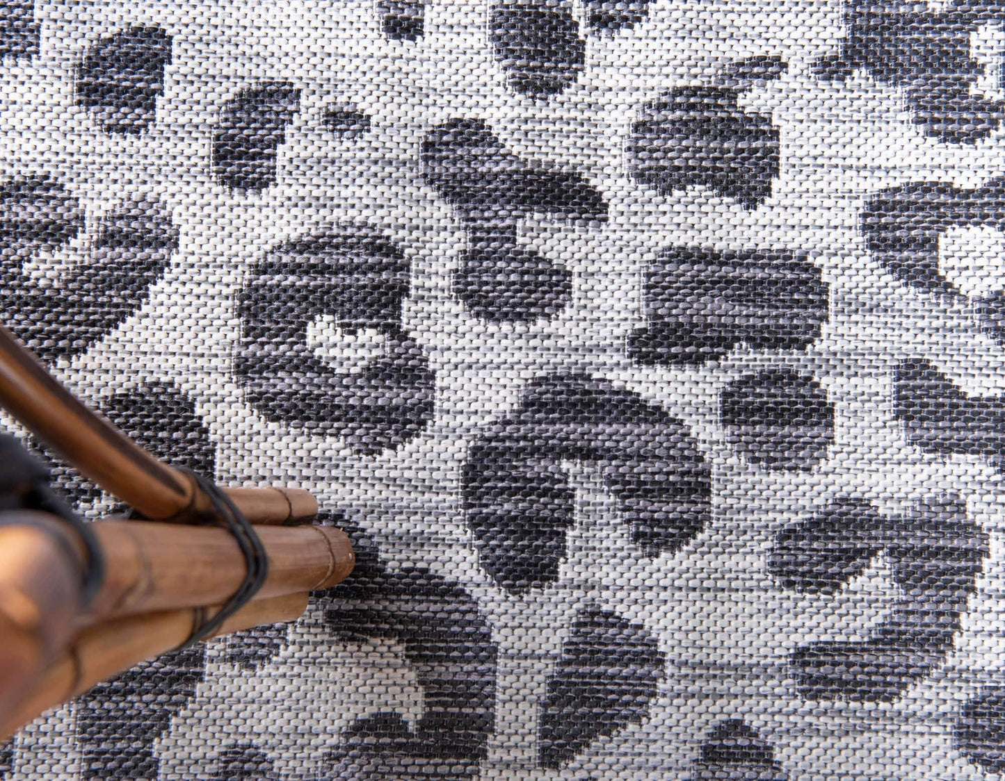 Unique Loom Outdoor Safari Collection Area Rug - Leopard (2' x 6' 1" Runner, Light Gray/ Gray)