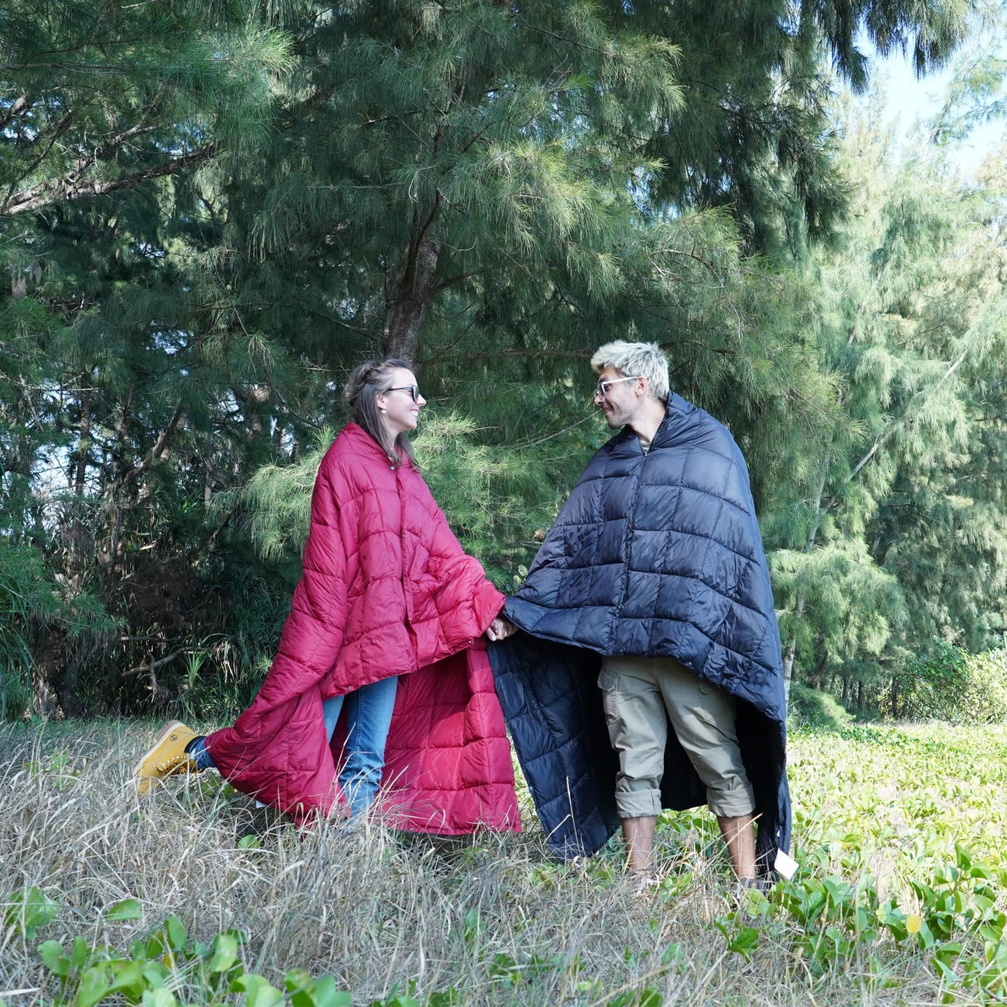 KingCamp Ultralight Camping Blanket, Packable Down Alternative Puffy Wearable Blankets Weatherproof Warm Package Quilt with Snap Buttons for Outdoor Hiking Travel Picnic Stadium (69"L x 53"W CRIMSON)