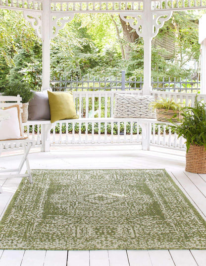 Unique Loom Outdoor Traditional Collection Area Rug - Timeworn (3' x 5' 1" Rectangle Green/Ivory)