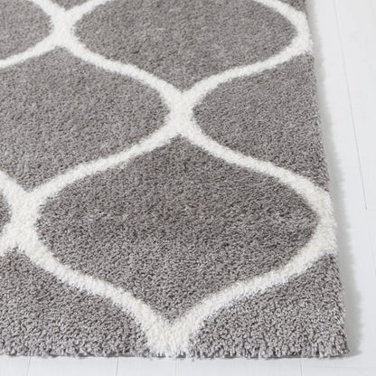 SAFAVIEH Tahoe Shag Collection Area Rug - 5' x 7', Grey & White, Trellis Design, Non-Shedding & Easy Care, 1.2-inch Thick Ideal for High Traffic Areas in Living Room, Bedroom (THO677H)