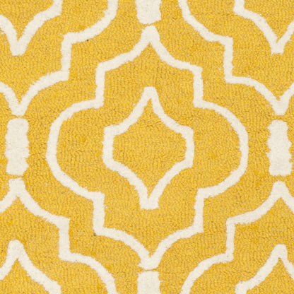 SAFAVIEH Cambridge Collection Accent Rug - 4' x 6', Gold & Ivory, Handmade Moroccan Wool, Ideal for High Traffic Areas in Entryway, Living Room, Bedroom (CAM141Q)