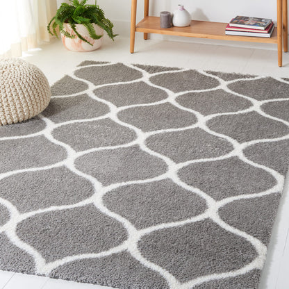 SAFAVIEH Tahoe Shag Collection Area Rug - 5' x 7', Grey & White, Trellis Design, Non-Shedding & Easy Care, 1.2-inch Thick Ideal for High Traffic Areas in Living Room, Bedroom (THO677H)