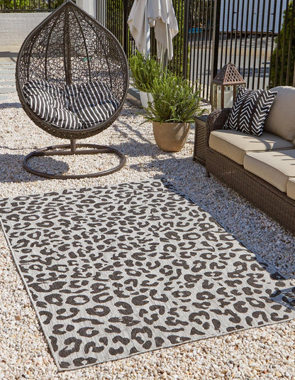 Unique Loom Outdoor Safari Collection Area Rug - Leopard (3' 3" x 5' 3" Rectangle, Light Gray/ Gray)