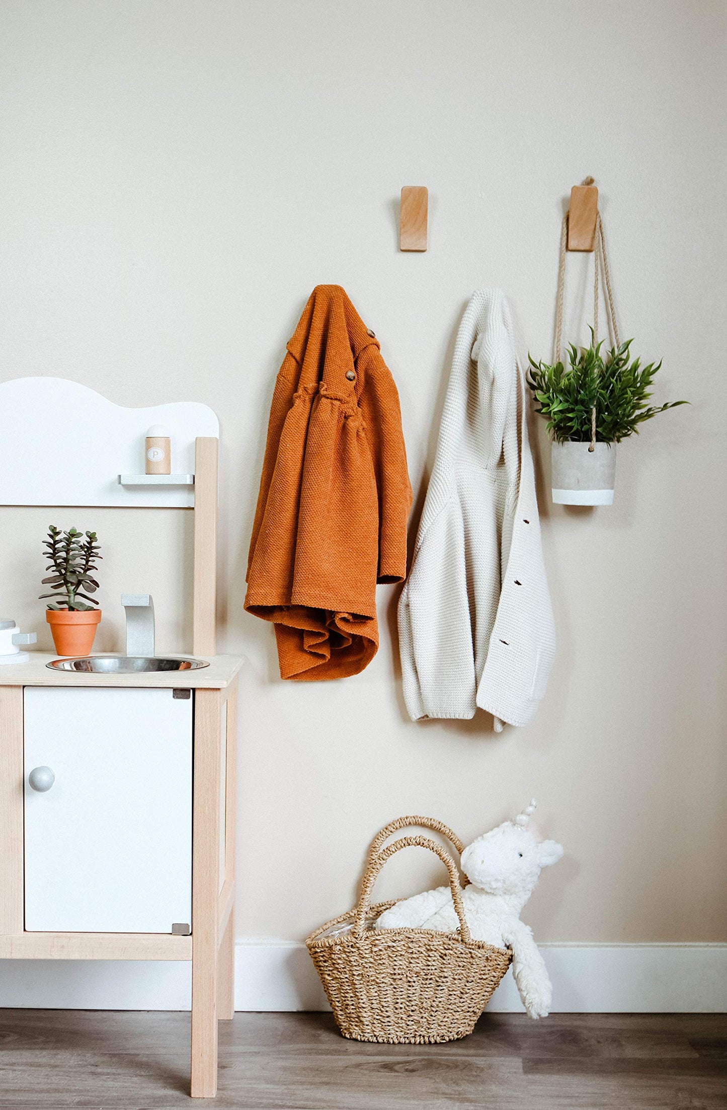 Magnifico Wooden Wall Hooks – Set of 2 – Rustic Wood Coat Hooks for Hanging Towels, Hats, Bags, Purse, Backpack, Keys, Robe – Scandinavian Minimalistic Rustic Bathroom & Entryway Hooks (Beech Wood)