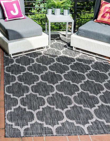 Unique Loom Outdoor Trellis Collection Area Rug (5' 3" x 7' 1" Rectangle Black/Ivory)