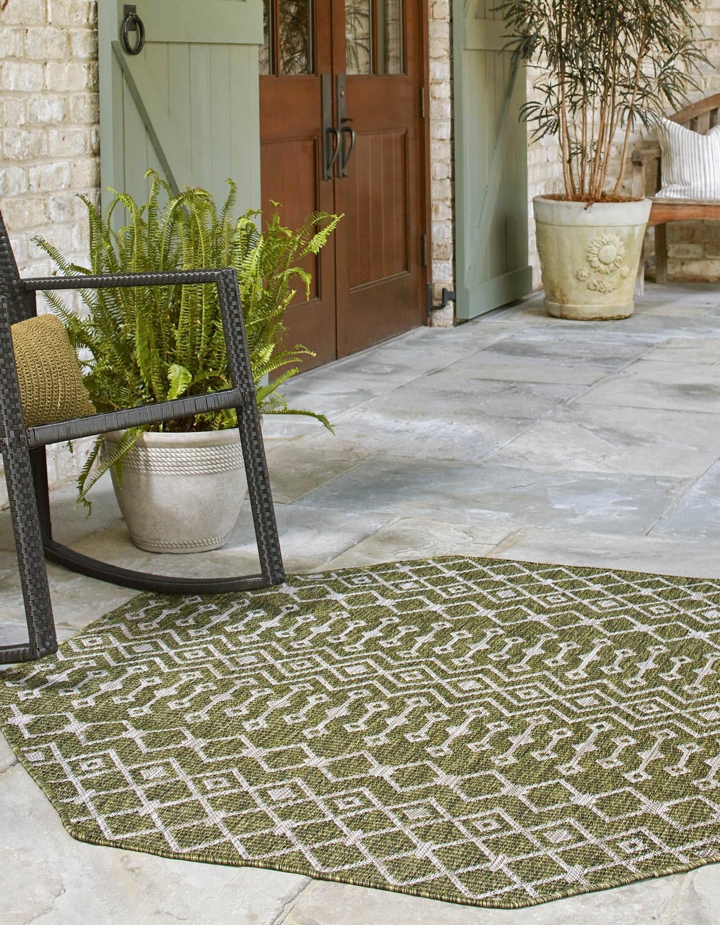 Unique Loom Outdoor Trellis Collection Area Rug - Tribal Trellis (5' 3" Octagon, Green/ Natural)