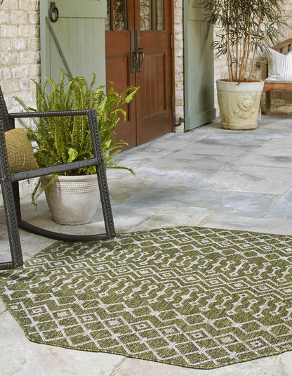 Unique Loom Outdoor Trellis Collection Area Rug - Tribal Trellis (5' 3" Octagon, Green/ Natural)