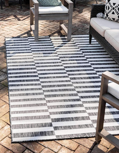 Unique Loom Outdoor Striped Collection Area Rug - Striped (7' 1" x 10' Rectangle, Charcoal/Ivory)