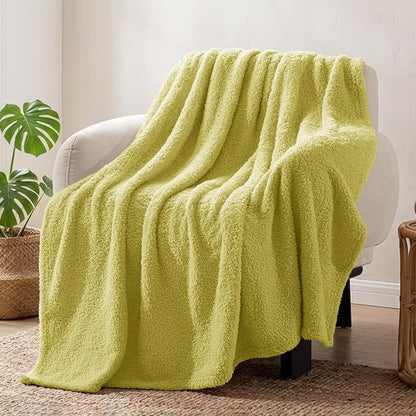 Exclusivo Mezcla Fleece Light Green Throw Blanket for Couch Sofa, Ultra Soft, Lightweight and Fluffy Blankets for Women, All Season, 50x60 Inches