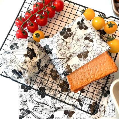 Suiwen 150pcs Summer Black and White Floral Wax Paper Sheets Sandwich Wrapping Paper, Greaseproof Wrap Parchment Papers Air Fryer Disposable Liner Food Basket Liners for Outdoor Picnic