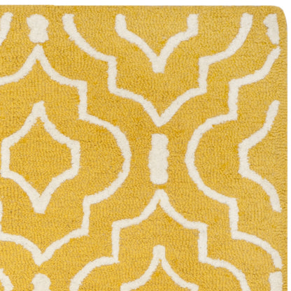 SAFAVIEH Cambridge Collection Accent Rug - 4' x 6', Gold & Ivory, Handmade Moroccan Wool, Ideal for High Traffic Areas in Entryway, Living Room, Bedroom (CAM141Q)