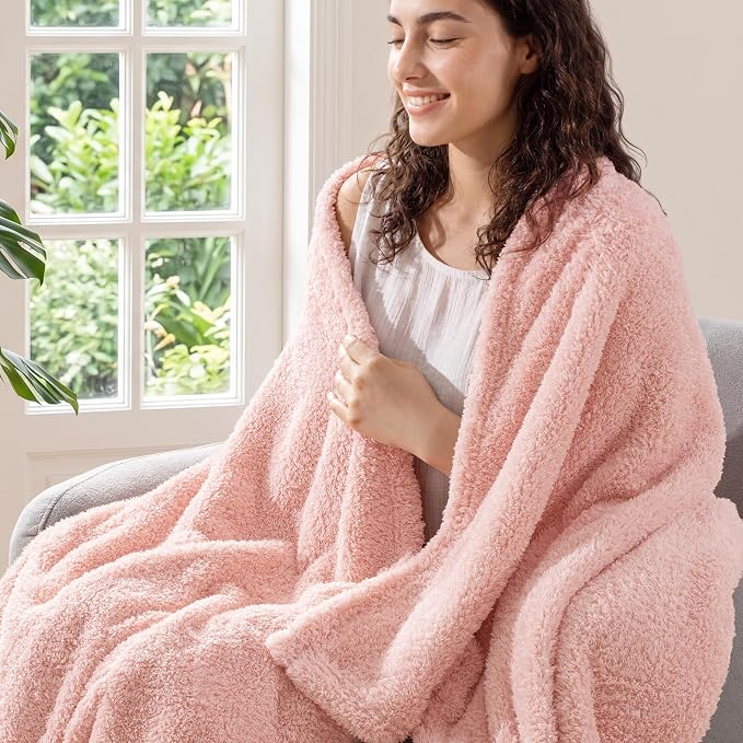 Exclusivo Mezcla Fleece Twin Size Bed Blanket, Ultra Soft, Lightweight and Fuzzy Light Pink Blanket for Women, Home Decor, 60x80 Inches