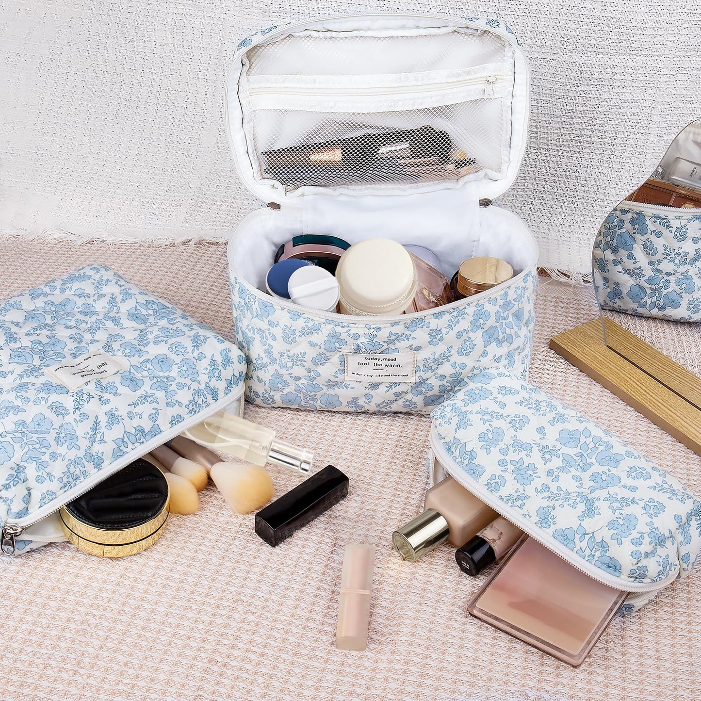 Makeup Bag, Large Quilted Cosmetic Bag, Big Floral Make Up Bag for Women Girls, Cute Cotton Makeup Bag Set, Flower Travel Toiletry Organizer Bag