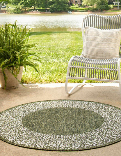Unique Loom Outdoor Border Collection Area Rug - Floral Border (7' 10" Round, Green/ Ivory)