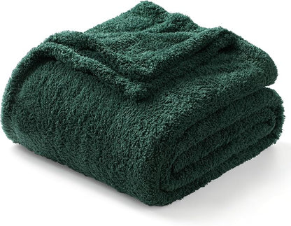 Exclusivo Mezcla Fleece Bed Blankets Queen Size, Ultra Soft, Lightweight and Fuzzy Forest Green Blanket for Women, Home Decor, 90x90 Inches
