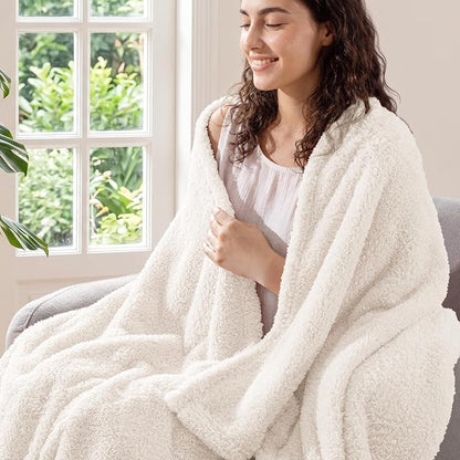Exclusivo Mezcla Fleece Bed Blankets Queen Size, Ultra Soft, Lightweight and Fuzzy White Blanket for Women, Home Decor, 90x90 Inches