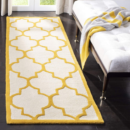 SAFAVIEH Cambridge Collection Runner Rug - 2'6" x 10', Ivory & Gold, Handmade Moroccan Trellis Wool, Ideal for High Traffic Areas in Living Room, Bedroom (CAM134U)