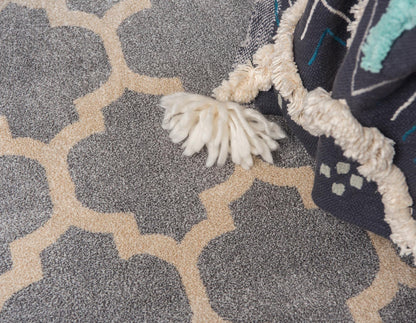 Rugs.com Lattice Collection Rug – 3' x 5' Light Gray Medium Rug Perfect for Entryways, Kitchens, Breakfast Nooks, Accent Pieces