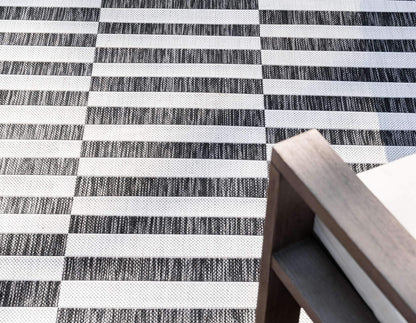 Unique Loom Outdoor Striped Collection Area Rug - Striped (7' 1" x 10' Rectangle, Charcoal/Ivory)