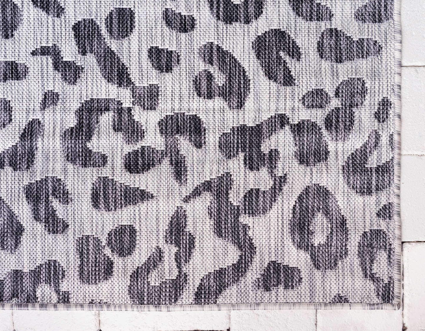 Unique Loom Outdoor Safari Collection Area Rug - Leopard (2' x 6' 1" Runner, Light Gray/ Gray)