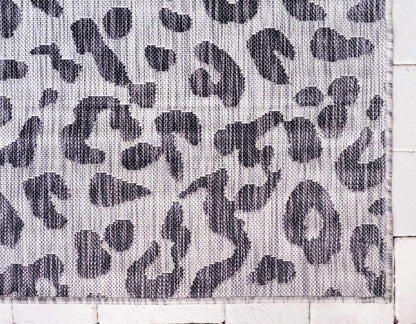 Unique Loom Outdoor Safari Collection Area Rug - Leopard (2' x 6' 1" Runner, Light Gray/ Gray)
