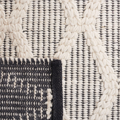 SAFAVIEH Natura Collection Area Rug - 6' x 9', Black & Ivory, Handmade Boho Farmhouse Trellis Wool, Ideal for High Traffic Areas in Living Room, Bedroom (NAT206Z)