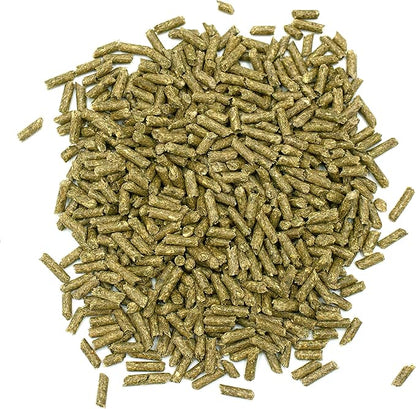 Oxbow Essentials Senior Guinea Pig Food, Made with Oxbow Alfalfa for Guinea Pig, Pet Food Pellets with Vitamin C, Small Animal Pet Products, Made in USA, High Fiber, 4 lb. Bag