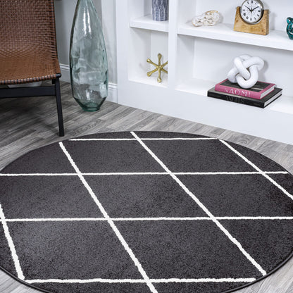 JONATHAN Y Cole Diamond Trellis Black/White 5' Round Indoor Area Rug, Modern,Contemporary,Geometric,Casual, Easy-Cleaning for Living Room,Bedroom,Kitchen,Pet Friendly,Non-Shedding (SEU102A-5R)