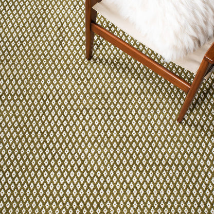 SAFAVIEH Boston Collection Area Rug - 4' Square, Olive, Handmade Flat Weave Cotton, Ideal for High Traffic Areas in Living Room, Bedroom (BOS685B)